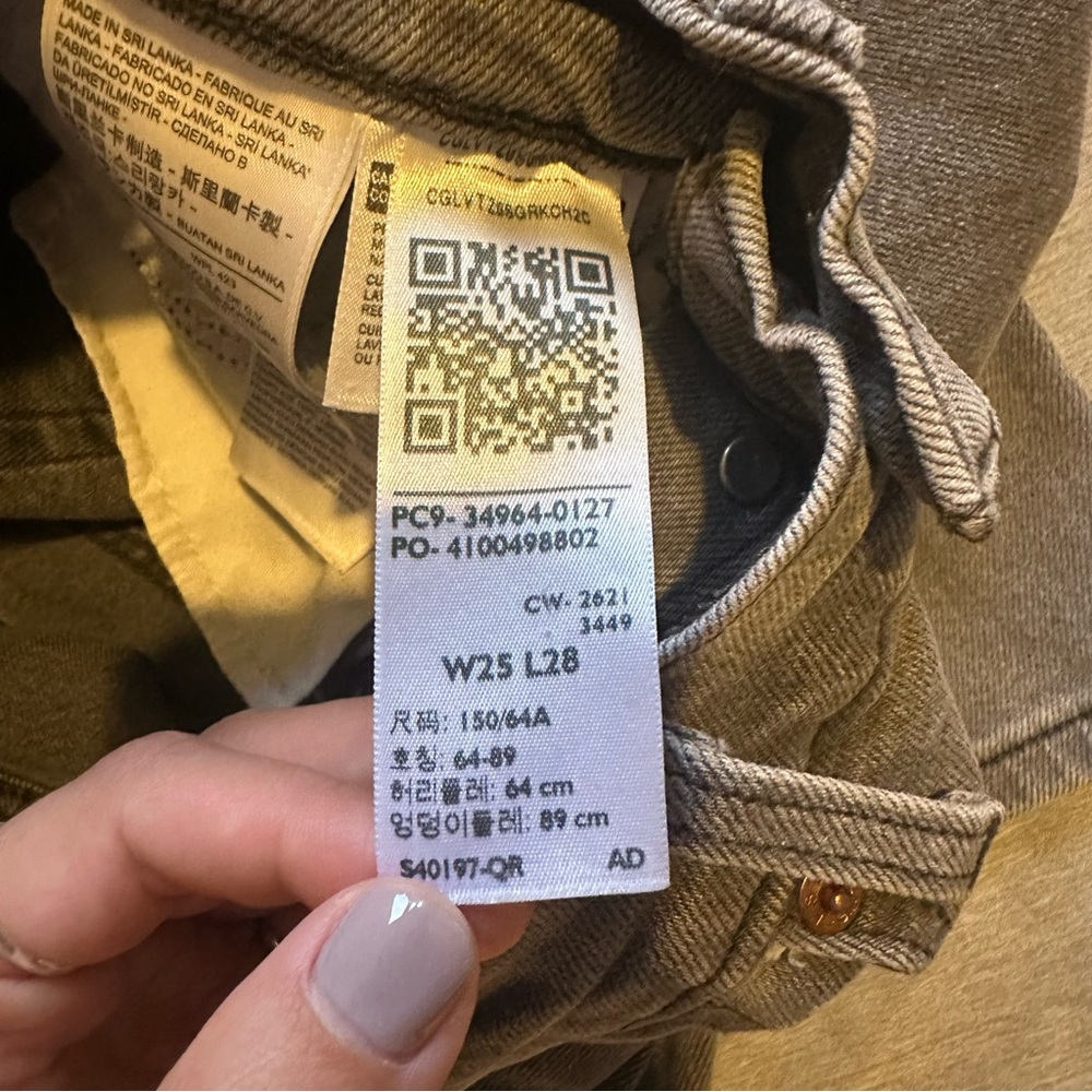 Grey Levi's Jeans - Picture 6 of 6